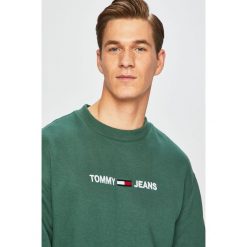 Tommy Jeans - Bluza. Zielone bluzy męskie Tommy Jeans, xl, z nadrukiem, z bawełny, z okrągłym kołnierzem, bez rękawów, bez kaptura. W wyprzedaży za 199,90 zł.