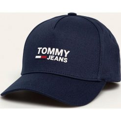 Tommy Jeans - Czapka. Czerwone czapki męskie Tommy Jeans, bez wzorów, z bawełny. W wyprzedaży za 119,90 zł.