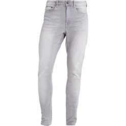 Wåven ROYD Jeans Skinny Fit light used grey. Szare jeansy męskie relaxed fit marki Wåven. W wyprzedaży za 143,20 zł.