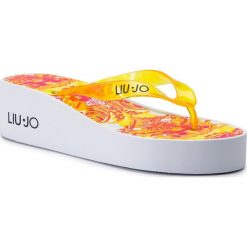 Japonki LIU JO - Ciabatta Con Zeppa B V19105 E0396 St.Foglie/Vibr.Yell U9036. Żółte klapki damskie Liu Jo, bez wzorów, z tworzywa sztucznego, bez obcasa, na obcasie. Za 239,00 zł.