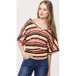 Czerwona Bluzka Photogenic. Czerwone bluzki damskie Born2be, xl, w paski, z dzianiny, bez kołnierzyka, z krótkim rękawem. Za 14,99 zł.