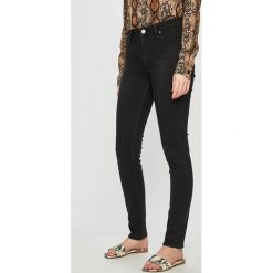 Lee - Jeansy Scarlett Curved. Czarne jeansy damskie Lee, l. W wyprzedaży za 299,90 zł.