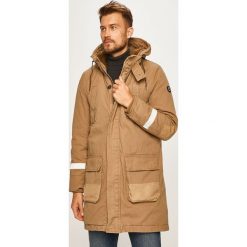 Pepe Jeans - Kurtka Will. Brązowe płaszcze męskie Pepe Jeans, s, bez wzorów, z bawełny, długie, z kapturem. W wyprzedaży za 499,90 zł.