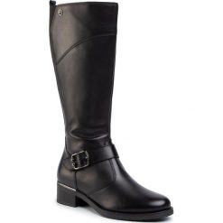 Kozaki TAMARIS - 1-25553-23 Black 001. Czarne kozaki damskie Tamaris, ze skóry, bez obcasa, na obcasie, bez zapięcia. W wyprzedaży za 329,00 zł.