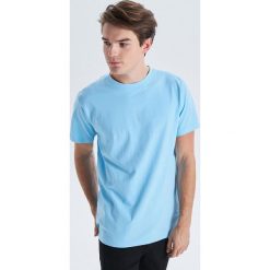 Gładka koszulka basic - Niebieski. Niebieskie koszulki męskie Cropp, s, bez wzorów, bez kołnierzyka, bez rękawów. Za 29,99 zł.
