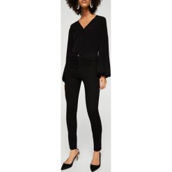 Mango - Jeansy Jane. Szare rurki damskie marki Mango, z elastanu. W wyprzedaży za 49,90 zł.