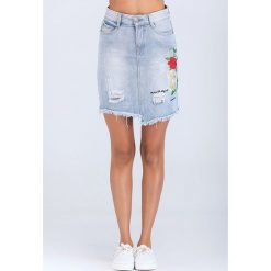 Spódnica w kolorze jasnoniebieskim. Niebieskie spódniczki marki Cupid Killer, Azzaria, w paski, mini. W wyprzedaży za 174,95 zł.