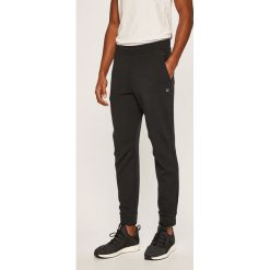 Calvin Klein Performance - Spodnie. Czarne spodnie męskie Calvin Klein Performance, na co dzień, m, bez wzorów, z elastanu, sportowe. Za 449,90 zł.