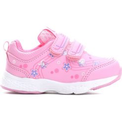 Różowe Buty Sportowe Singsong. Czerwone buciki niemowlęce marki Born2be, z okrągłym noskiem, na obcasie, na rzepy. Za 69,99 zł.