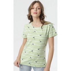 Jasnozielony T-shirt Aora. Zielone bluzki damskie Born2be, s, w paski, z okrągłym kołnierzem. Za 39,99 zł.