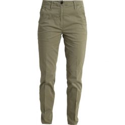 GStar BRONSON MID SKINNY CHINO Chinosy dk shamrock. Zielone chinosy damskie G-Star, z bawełny. Za 469,00 zł.