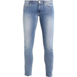 Marc O'Polo DENIM SIV CROPPED Jeans Skinny Fit combo. Szare rurki damskie marki Marc O'Polo DENIM, z elastanu. W wyprzedaży za 364,65 zł.