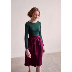 Spódnica Helle burgundowa 32 fioletowy. Fioletowe spódniczki damskie marki Marie Zélie, s, w paski, z elastanu, midi, rozkloszowane. W wyprzedaży za 94,80 zł.