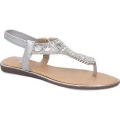 Szare Srebrne płaskie sandały z diamentami Larissa. Szare sandały damskie ButyModne, bez wzorów, ze skóry ekologicznej, eleganckie, na wysokim obcasie, na płaskiej podeszwie, bez zapięcia. Za 79,00 zł.