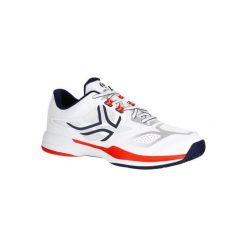 Buty tenisowe TS560 męskie na twardą nawierzchnię. Białe buty sportowe męskie marki ARTENGO, z poliesteru, bez zapięcia, tenisowe. W wyprzedaży za 99,99 zł.