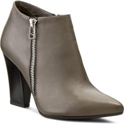 Botki OLEKSY - 241/452 Brązowy. Brązowe buty zimowe damskie Oleksy, ze skóry. W wyprzedaży za 239,00 zł.