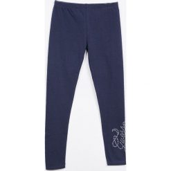 Guess Jeans - Legginsy dziecięce 118-166 cm. Szare spodnie dziewczęce Guess Jeans, z aplikacjami, z elastanu. Za 99,90 zł.