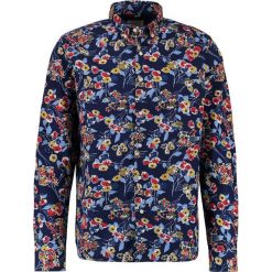 Koszule męskie na spinki: Knowledge Cotton Apparel ALLOVER FLOWER Koszula peacoat