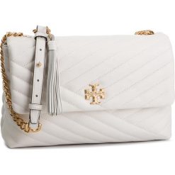 Torebka TORY BURCH - Kira Chevron Flap Shoulder Bag 53102 New Ivory 104. Białe listonoszki damskie Tory Burch, bez wzorów, ze skóry, bez dodatków. W wyprzedaży za 1389,00 zł.