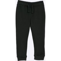 Blukids - Spodnie dziecięce 98-128 cm. Czarne spodnie chłopięce marki Blukids, z bawełny. W wyprzedaży za 34,90 zł.