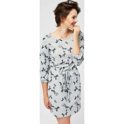 Sukienka z nadrukiem. Szare sukienki damskie Moodo, xl, z nadrukiem, bez kołnierzyka, bez rękawów. Za 39,99 zł.