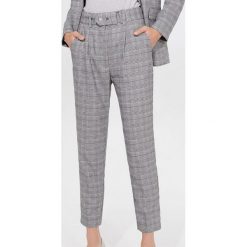 Spodnie carrot fit - Biały. Białe spodnie damskie Mohito. Za 139,99 zł.