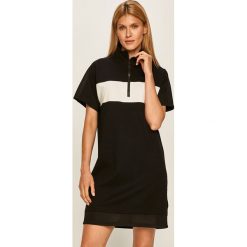 Dkny - Sukienka. Czarne sukienki damskie DKNY, na co dzień, s, bez wzorów, z elastanu, casualowe, z golfem, z krótkim rękawem, krótkie, mini, proste. Za 449,90 zł.
