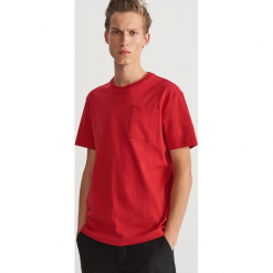 Bawełniany T-shirt z kieszonką - Czerwony. Czerwone t-shirty męskie Reserved, l, z bawełny. Za 59,99 zł.