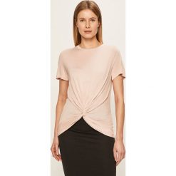 Vero Moda - T-shirt. Czarne bluzki damskie Vero Moda, s, bez wzorów, z poliesteru, casualowe, z okrągłym kołnierzem, z krótkim rękawem. W wyprzedaży za 69,90 zł.