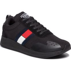 Sneakersy TOMMY JEANS - Flag Flexi Tommy Jeans Sneaker EM0EM00331 Black 990. Czarne sneakersy męskie Tommy Jeans, bez wzorów, z jeansu, bez zapięcia. W wyprzedaży za 319,00 zł.