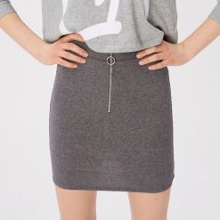 Dopasowana spódnica z zamkiem - Szary. Szare spódniczki damskie Sinsay, xl, bez wzorów, dopasowane. Za 29,99 zł.