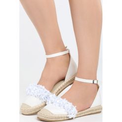 Białe Espadryle Mimi Pink. Białe espadryle damskie Born2be, bez wzorów, bez obcasa, na płaskiej podeszwie. Za 69,99 zł.