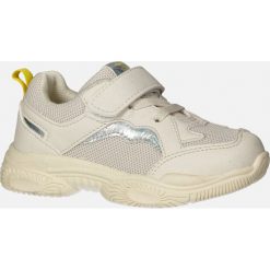 Kremowe buty sportowe na rzep casu 20t5/m. Białe buty dziewczęce sportowe Casu, bez wzorów, bez zapięcia. Za 49,99 zł.