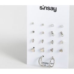 Kolczyki na sztyft - Jasny szar. Szare kolczyki damskie marki Sinsay, na sztyftcie. Za 15,00 zł.