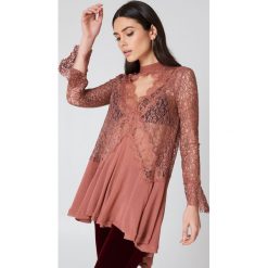 Odzież damska: Free People Koronkowa tunika New Tell Tale – Pink