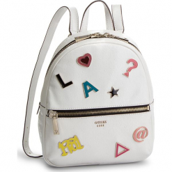 Plecak GUESS - HWSP7 181320 WHI. Białe plecaki damskie Guess, z aplikacjami, ze skóry ekologicznej, klasyczne. Za 589,00 zł.