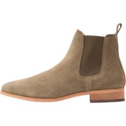 Shoe The Bear CHELSEA Botki green. Zielone bez kategorii marki Shoe The Bear, z materiału. W wyprzedaży za 401,40 zł.