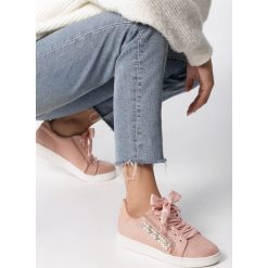 Różowe Buty Sportowe Margaric. Różowe buty sportowe damskie Born2be, bez wzorów, sportowe. W wyprzedaży za 24,99 zł.