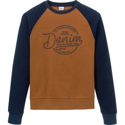 Bluza z rękawami raglanowymi bonprix brązowo-złocisto-ciemnoniebieski z nadrukiem. Pomarańczowe bluzy męskie bonprix, s, z nadrukiem, z okrągłym kołnierzem, bez rękawów, bez kaptura. Za 79,99 zł.