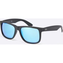 Ray-Ban - Okulary Justin. Czarne okulary przeciwsłoneczne męskie wayfarery marki Ray-Ban, z materiału, prostokątne. W wyprzedaży za 439,90 zł.