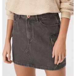 Jeansowa spódnica mini - Szary. Szare spódniczki damskie Sinsay, bez wzorów, z jeansu, mini. Za 59,99 zł.
