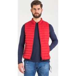 KAMIZELKA trussardi jeans. Czerwone płaszcze męskie Trussardi Jeans, m, bez wzorów, z jeansu, bez kaptura. W wyprzedaży za 510,30 zł.