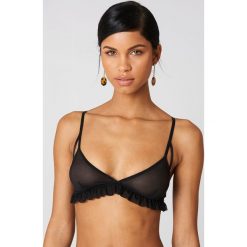 Biustonosze bardotka: NA-KD Lingerie Siateczkowy biustonosz z falbanką – Black