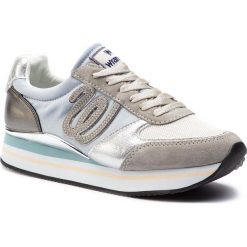 Sneakersy WRANGLER - Jungle WL91530A Lt. Grey 054. Szare półbuty damskie Wrangler, z zamszu. W wyprzedaży za 209,00 zł.