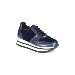 Buty Tosca Blu BERGEN. Niebieskie trampki i tenisówki damskie Tosca Blu, bez wzorów, bez zapięcia. Za 489,30 zł.