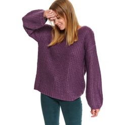 Sweter długi rękaw damski akrylowy luźny. Fioletowe swetry damskie Top Secret, na zimę, bez wzorów, ze splotem, z długim rękawem, długie, bez kaptura. W wyprzedaży za 39,99 zł.
