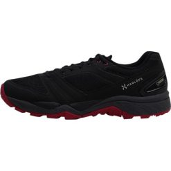 Haglöfs GRAM GRAVEL GT Obuwie hikingowe true black/volcanic pink. Czarne buty sportowe damskie marki Haglöfs, z materiału, outdoorowe. W wyprzedaży za 408,85 zł.