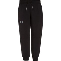 Under Armour THREADBORNE RIDGE Spodnie treningowe black. Czarne spodnie chłopięce Under Armour, z bawełny. W wyprzedaży za 148,85 zł.