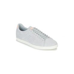 Buty Le Coq Sportif CHARLINE SUEDE. Szare trampki i tenisówki damskie le coq sportif, bez wzorów, bez zapięcia. Za 164,50 zł.