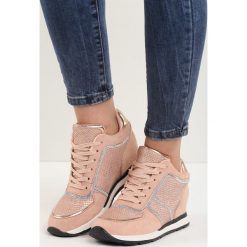 Różowe Sneakersy Hype. Różowe koturny damskie Born2be. Za 99,99 zł.